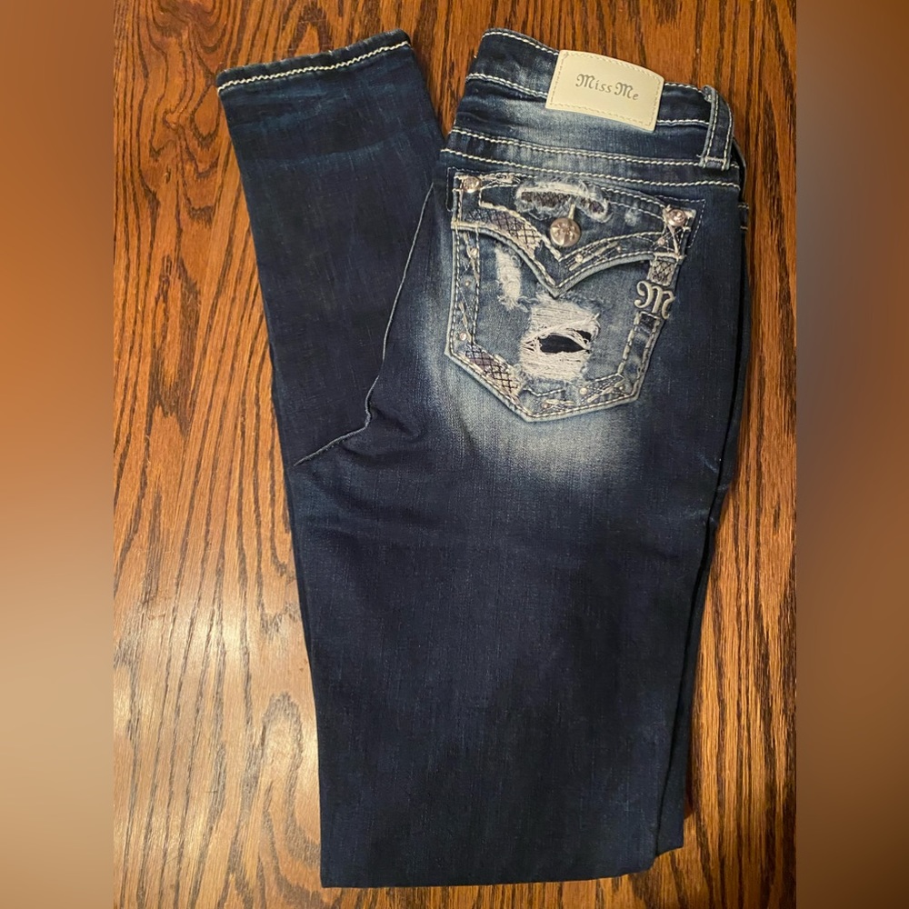 Miss Me Low-rise Skinny distressed Jeans